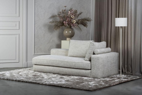 Longchair van elementenbank Eva in zachte stof met natural en groene woonaccessoires