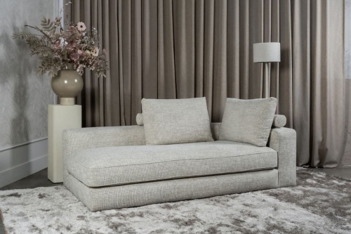 Longchair van elementenbank Eva in zachte stof met natural en groene woonaccessoires
