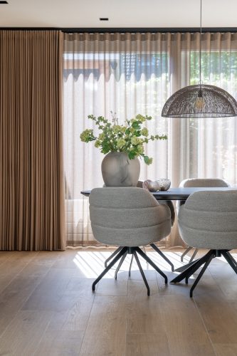 Marie-Sophie - Annabelle, Chique, Le Mans met Mikado poot en Bowie stoelen