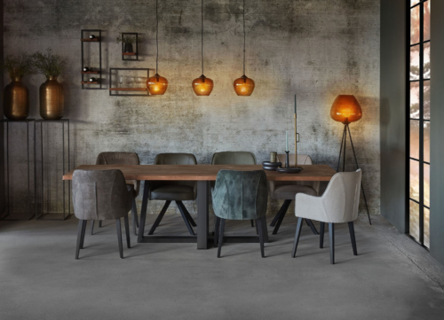 Eettafel-280-cm-boomstam-7-stoelen-trapeze-poot